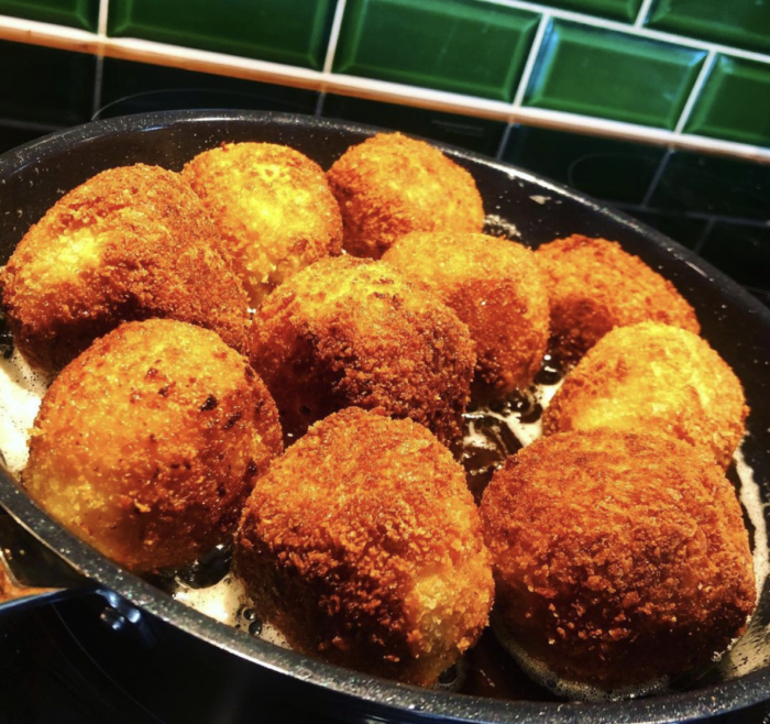 Daniel Crespis arancini med ragú di maiale och mozzarella